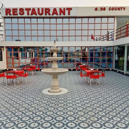 Gods County. Resort & Banquets Tarapith Zewnętrze zdjęcie
