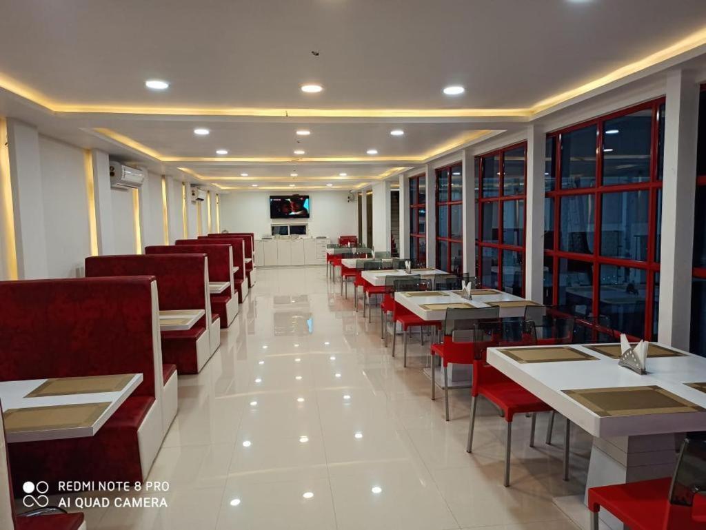 Gods County. Resort & Banquets Tarapith Zewnętrze zdjęcie