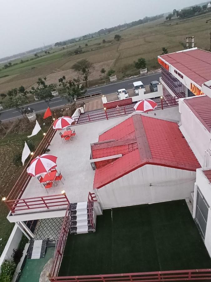 Gods County. Resort & Banquets Tarapith Zewnętrze zdjęcie