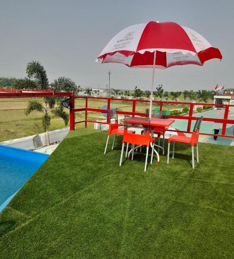 Gods County. Resort & Banquets Tarapith Zewnętrze zdjęcie