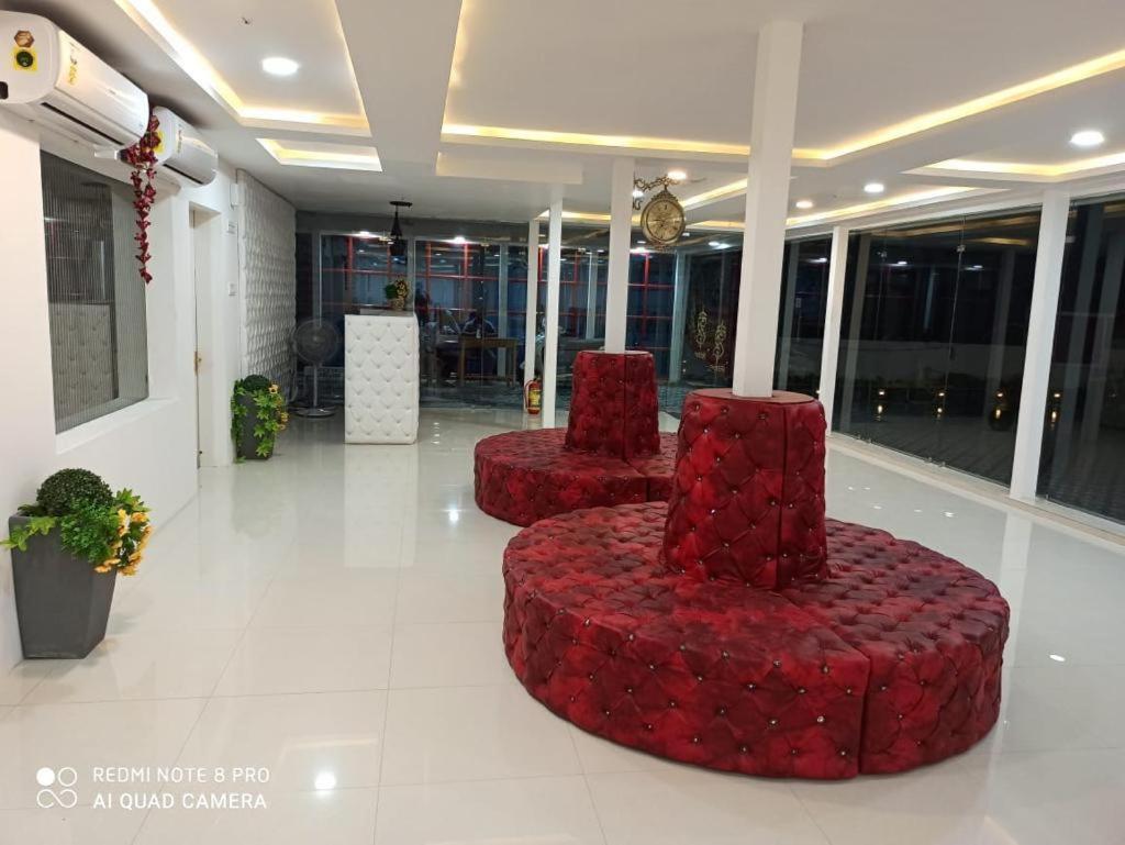 Gods County. Resort & Banquets Tarapith Zewnętrze zdjęcie