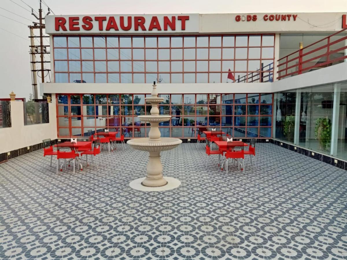 Gods County. Resort & Banquets Tarapith Zewnętrze zdjęcie