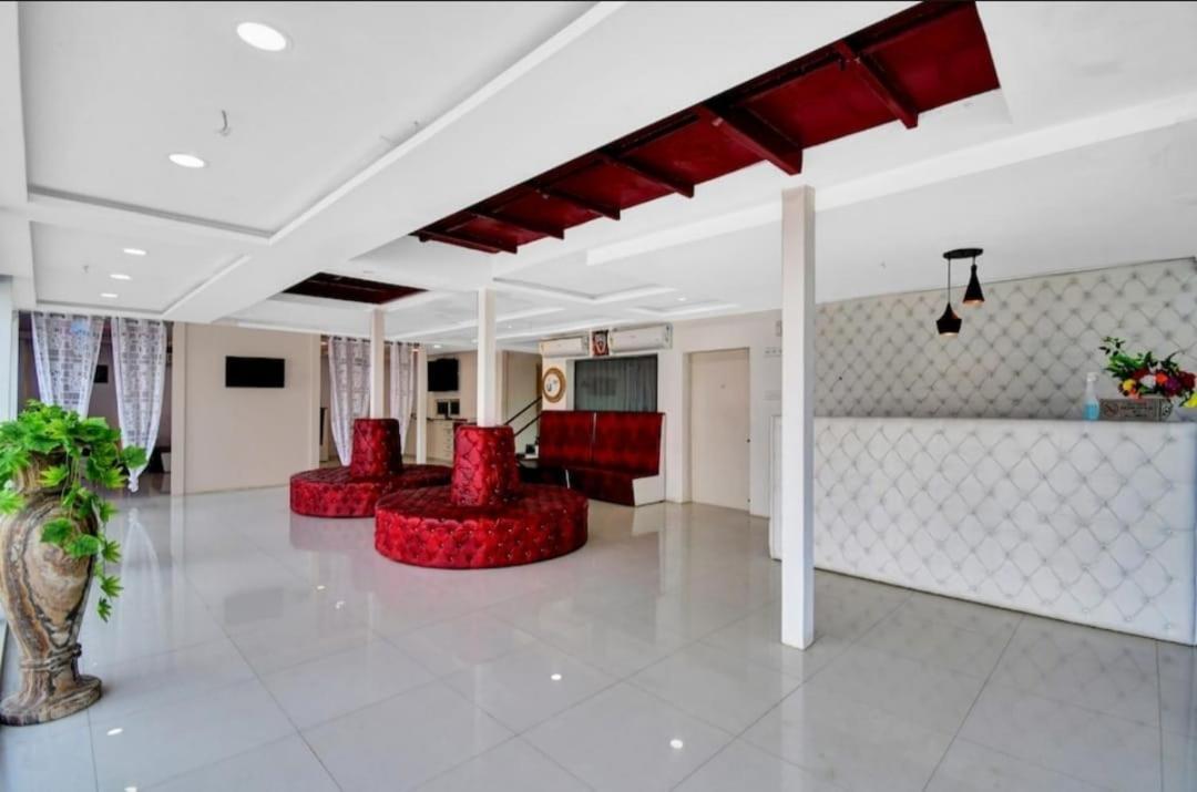 Gods County. Resort & Banquets Tarapith Zewnętrze zdjęcie