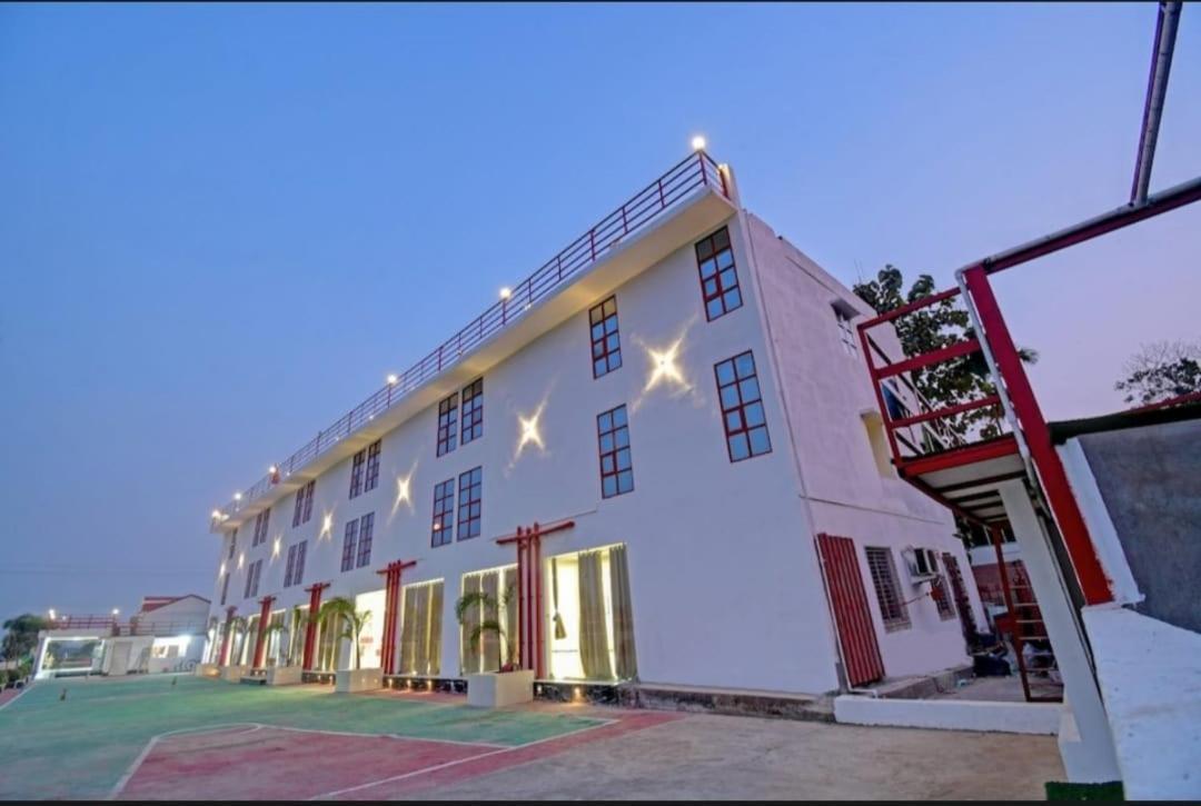 Gods County. Resort & Banquets Tarapith Zewnętrze zdjęcie