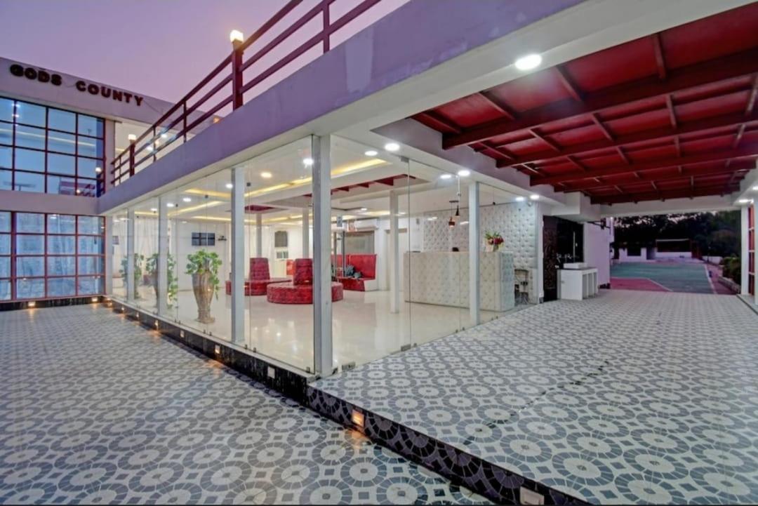 Gods County. Resort & Banquets Tarapith Zewnętrze zdjęcie